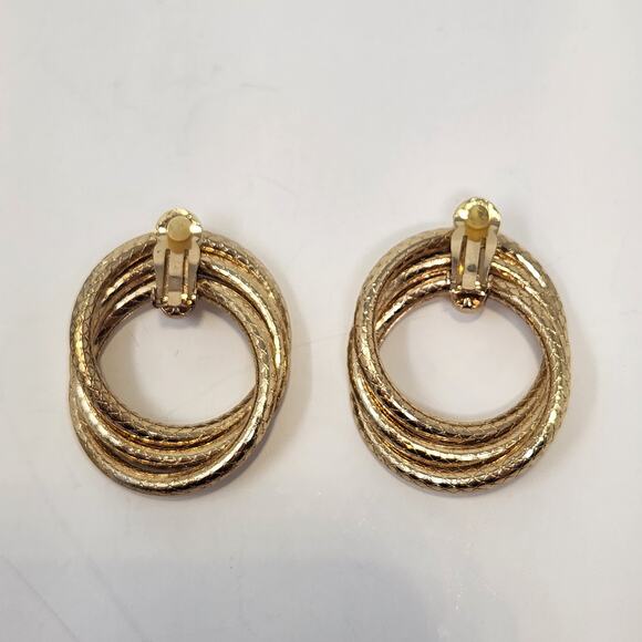 Doorknocker Circle Textured Gold Tone Clip On Earrings Statement Chunky Casual - Picture 4 of 5